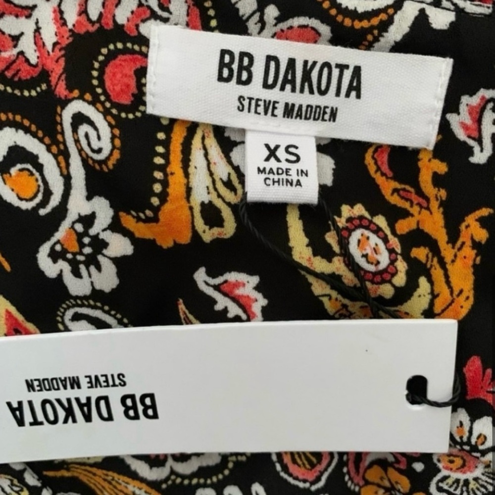 NWT BB DAKOTA BY STEVE MADDEN
Asheville Petal Paisley Long Sleeve
Mini Dress - Picture 4 of 4